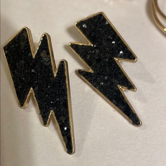 Gold and Black Jewelry Set - Picture 2 of 7